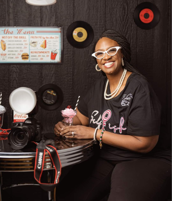 selfie museum - Dr. Tanisha Brooks - Selfish Selfie Shoppe 1